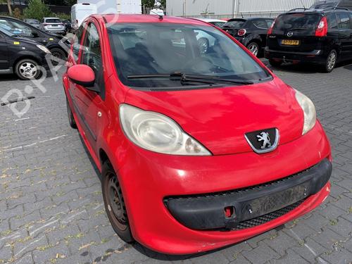 Used Right front steering knuckle Right front steering knuckle PEUGEOT 107 (PM_, PN_) 1.0 (68 hp) 40117494 40117494