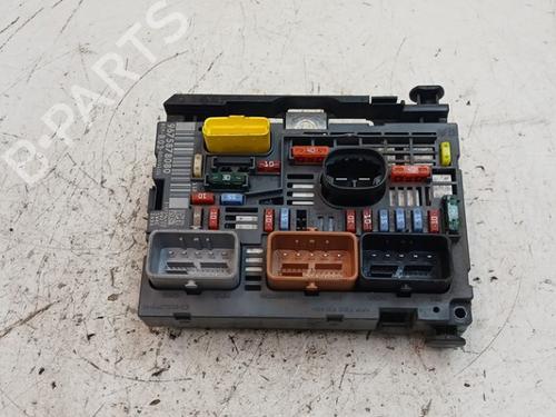 Used Fuse box Fuse box 36931690 36931690