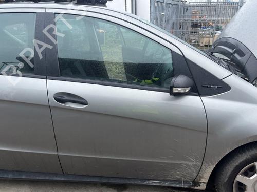 Used Right front door Right front door MERCEDES-BENZ A-CLASS (W169) A 170 (169.032, 169.332) (116 hp) 40530663 40530663