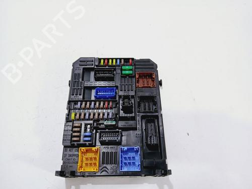 Used Fuse box Fuse box 36921584 36921584