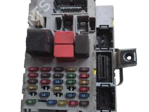 Used Fuse box Fuse box 38212484 38212484