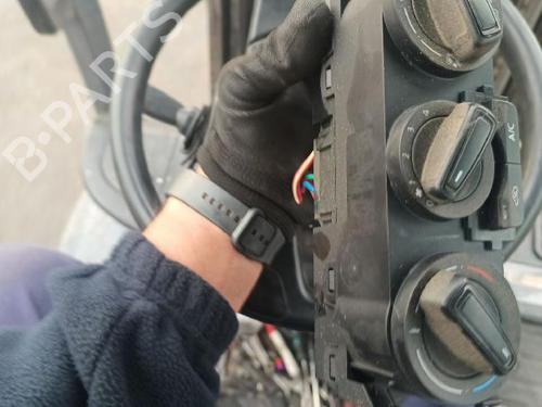 Used Climate control Climate control 38220780 38220780