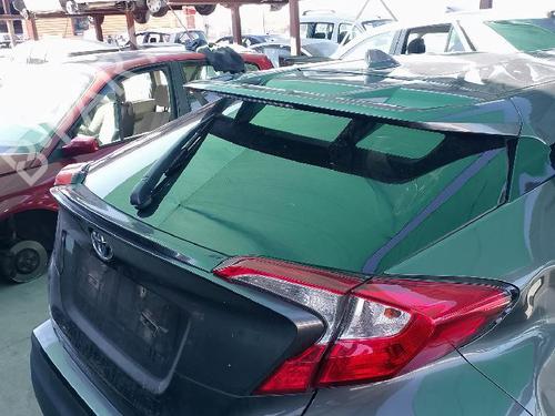 tailgate-toyota-c-hr-_x1_-2016-38555435 main image