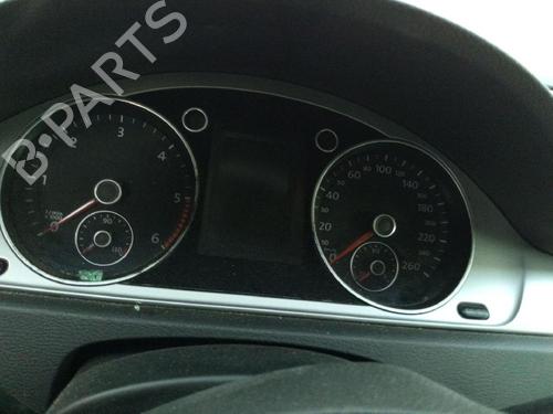 Instrument cluster VW CC B7 (358) 2.0 TDI | BP38206067C47 - Image 1