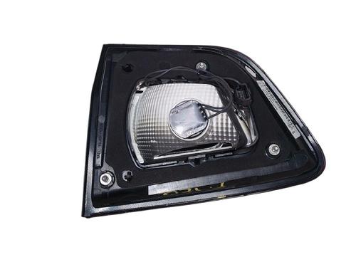 left-tailgate-light-renault-kadjar-ha_-hl_-2015-38920269 main image