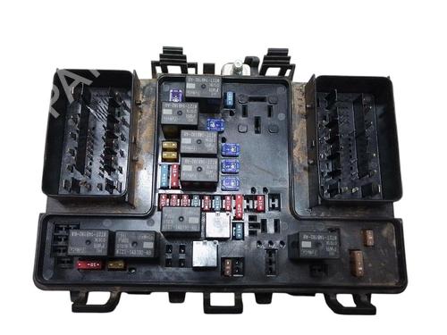 Used Fuse box Fuse box 39197774 39197774