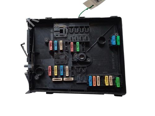 Used Fuse box Fuse box 38221580 38221580