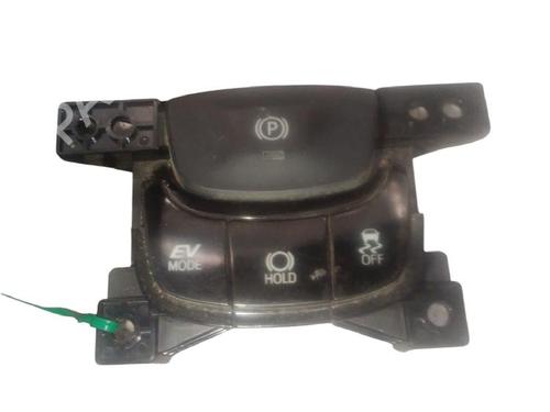 switch-toyota-c-hr-_x1_-2016-38554138 main image