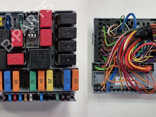 Used Fuse box Fuse box 36623490 36623490