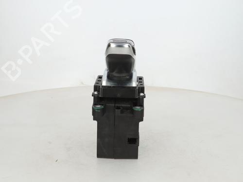 Used Gear lever Gear lever PEUGEOT 208 II (UB_, UP_, UW_, UJ_) 1.2 PureTech 75 (75 hp) 40485076 40485076