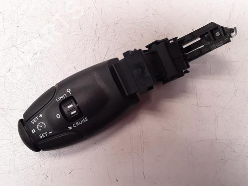 switch-peugeot-rifter-2018-36618521 main image