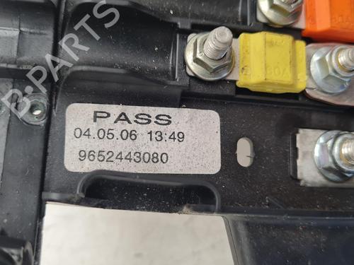 Used Fuse box Fuse box 36875472 36875472