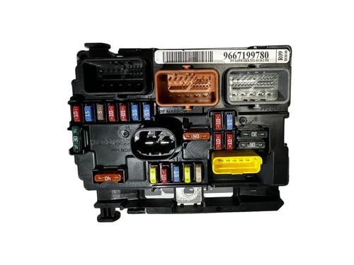 Used Fuse box Fuse box 36629077 36629077