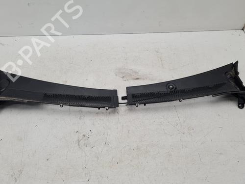 Griglia sotto parabrezza Griglia sotto parabrezza OPEL CORSA A TR (S83) 1.0 (F11, M11, F19, M19) (45 hp) 36638358 36638358