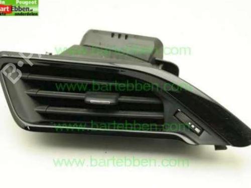 Console centrale Console centrale PEUGEOT 208 I (CA_, CC_) 1.2 VTI 82 (82 hp) 36611751 36611751