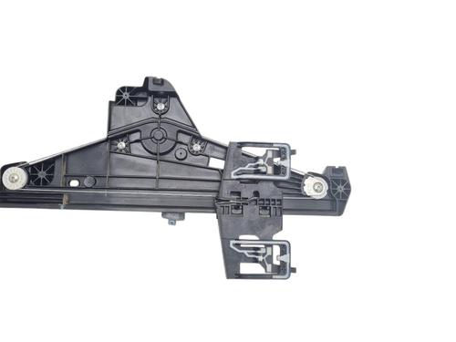 Rudehejsemekanisme venstre bagtil Rudehejsemekanisme venstre bagtil PEUGEOT 208 II (UB_, UP_, UW_, UJ_) 1.2 PureTech 75 (75 hp) 36636992 36636992