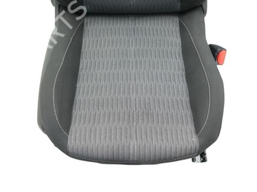 Sedile anteriore destro Sedile anteriore destro OPEL CORSA F (P2JO) 1.2 (68) (75 hp) 36632341 36632341