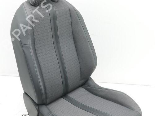 left-front-seat-ds-ds-3-ds-3-crossback-ur_-uc_-uj_-2018-36623378 main image