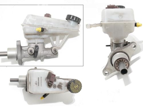 brake-master-cylinder-citroen-jumpy-ii-van-2007-2008-2009-2010-2011-2012-2013-2014-2015-2016-36610298 main image