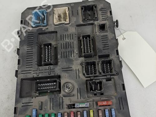 Used Fuse box Fuse box 37390257 37390257
