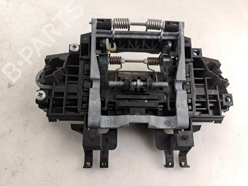 puxador-exterior-frente-esquerdo-audi-a8-d3-4e2-4e8-2002-2003-2004-2005-2006-2007-2008-2009-2010-37394128 main image