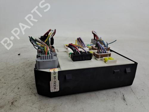 Used Fuse box Fuse box 37396831 37396831