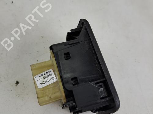 comutador-vidro-frente-esquerdo-renault-trafic-iii-van-fg_-2014-37399151 main image