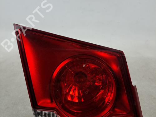 left-tailgate-light-chevrolet-cruze-j300-2009-37388134 main image