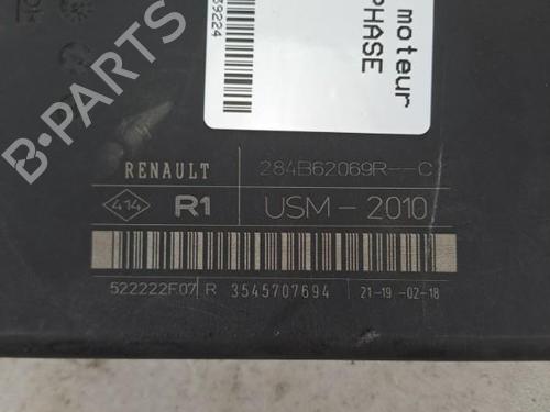 fuse-box-renault-megane-iii-hatchback-bz01_-b3_-2008-37387919 main image