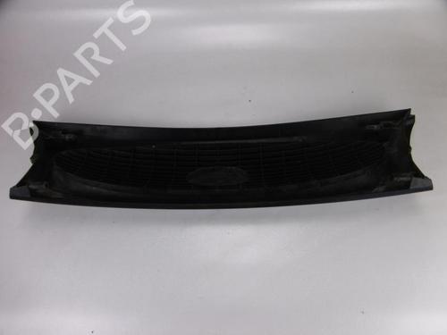 Used Grille Grille 37377889 37377889