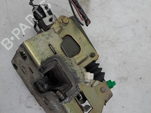 Serratura anteriore destra Serratura anteriore destra RENAULT CLIO I (B/C57_, 5/357_) 1.2 (B/C/S57A, B/C57S, 5/357F, 5/357J, 5/357L, 5/357R) (58 hp) 37398253 37398253