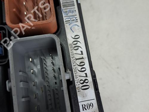 Used Fuse box Fuse box 37396579 37396579