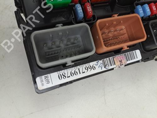 Used Fuse box Fuse box 37398124 37398124
