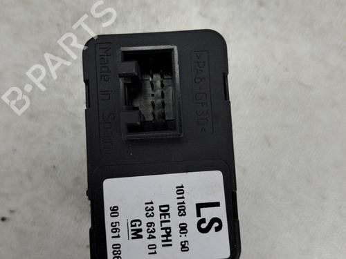 Left front window switch OPEL ZAFIRA A MPV (T98) 2.0 DTI 16V (F75) | BP37385790I27 - Image 2