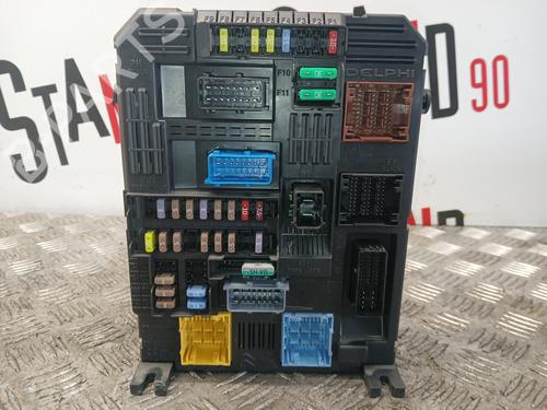 Used Fuse box Fuse box 37372665 37372665