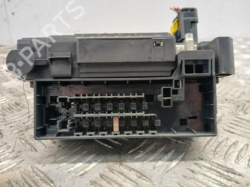 Used Fuse box Fuse box 38737214 38737214