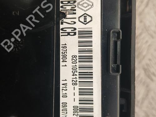 Used Fuse box Fuse box 39086243 39086243