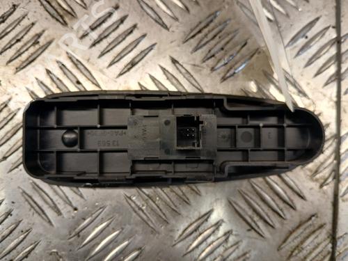 right-front-window-switch-citroen-c4-picasso-i-mpv-ud_-2006-2007-2008-2009-2010-2011-2012-2013-2014-2015-37374250 main image