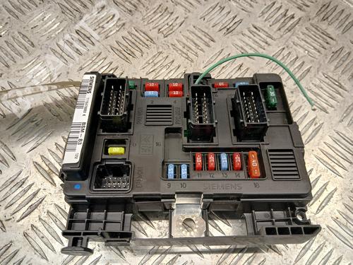 Used Fuse box Fuse box 37375338 37375338