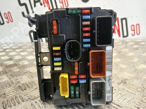 Used Fuse box Fuse box 38596107 38596107