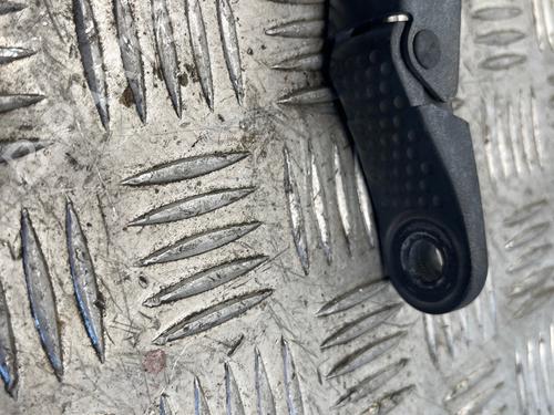Used Front windshield wiper arm Front windshield wiper arm 37647229 37647229