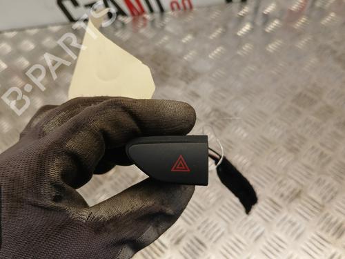 warning-switch-renault-clio-iv-bh_-2012-2013-2014-2015-2016-2017-2018-2019-2020-2021-37372932 main image