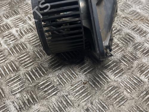 Heater blower motor RENAULT TRAFIC II Van (FL) 1.9 dCi 80 (FL0B) | BP39552072M62 - Image 2