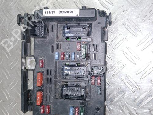 Used Fuse box Fuse box 37365171 37365171