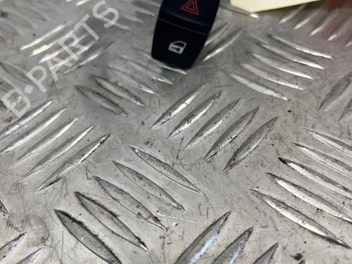 warning-switch-bmw-1-f20-2011-2012-2013-2014-2015-2016-2017-2018-2019-37373929 main image