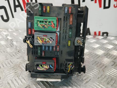 Used Fuse box Fuse box 37372720 37372720