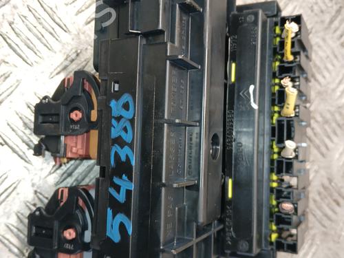 Used Fuse box Fuse box 37372159 37372159