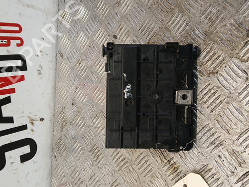 Used Fuse box Fuse box 37374928 37374928