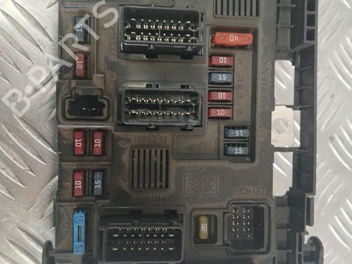 Used Fuse box Fuse box 37359678 37359678