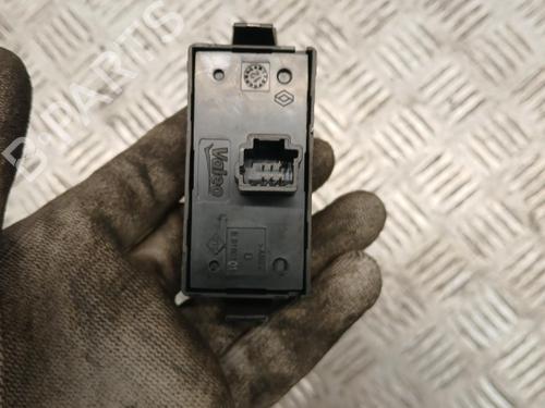 warning-switch-renault-megane-iii-hatchback-bz01_-b3_-2008-40436501 main image